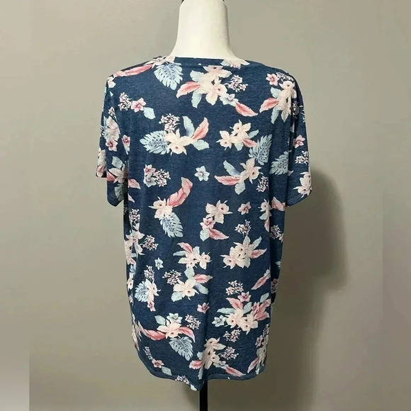 Lucky Brand Classic V Neck Floral Pattern T  Shirt - Picture 9 of 12